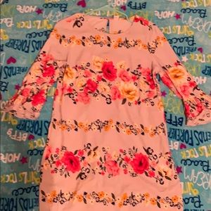 Dress with flowey sleeves